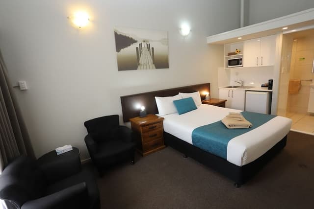 Deluxe Queen Room (Not Pets Friendly)