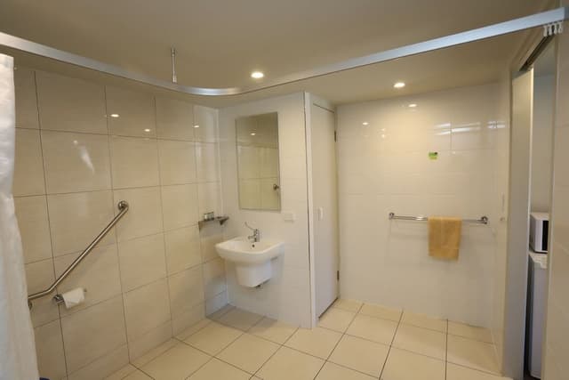 Disabled Queen Room (Not Pets Friendly)