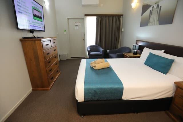Deluxe Queen Room (Not Pets Friendly)