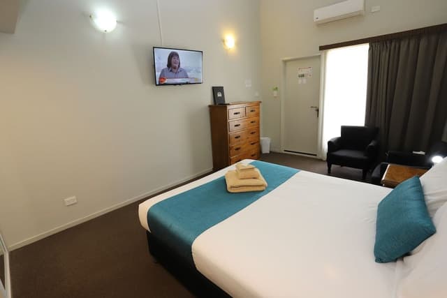 Deluxe Queen Room (Not Pets Friendly)
