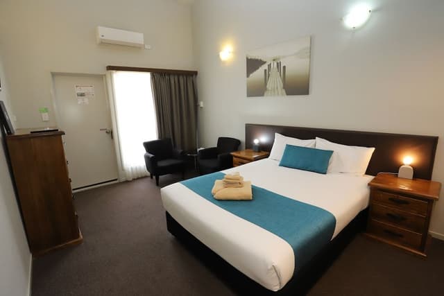 Disabled Queen Room (Not Pets Friendly)
