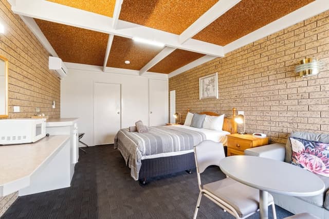 Standard Room, 1 Queen Bed, Non Smoking (Standard Queen Room)