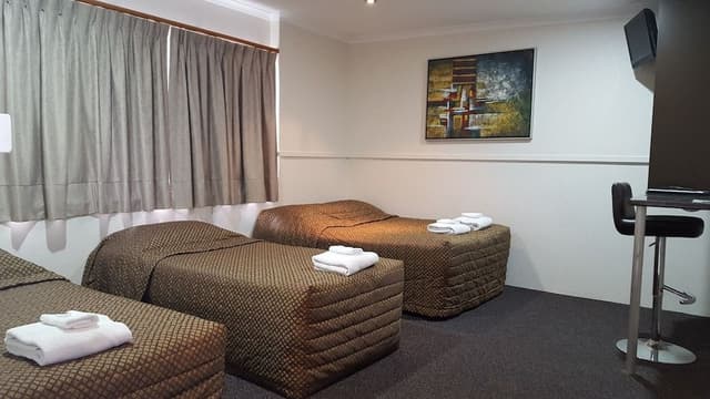Motel Family Deluxe
