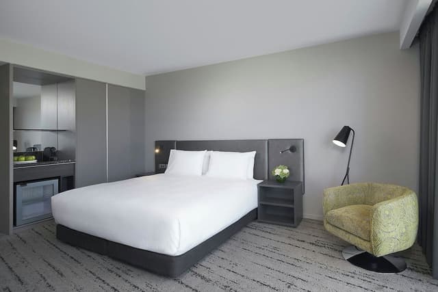 Premium Room, 1 King Bed, Balcony
