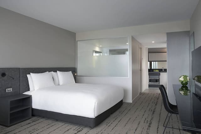 Premium Suite, 1 King Bed, Balcony