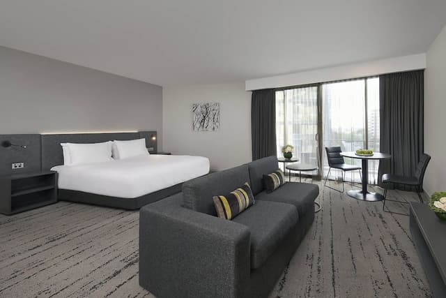 Premium Suite, 1 King Bed, Balcony