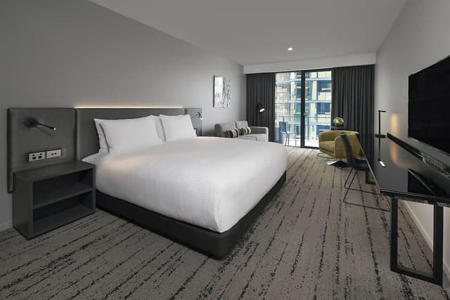 Premium Room, 1 King Bed, Balcony
