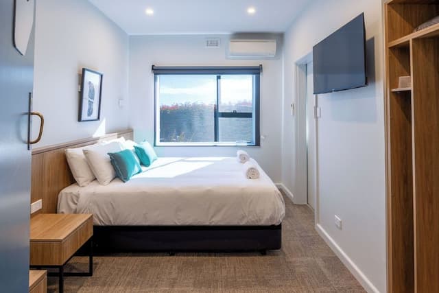 Comfort Room, 1 Queen Bed