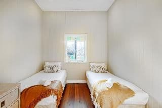 VILLA FOUR BEDROOMS THREE BATHROOMS