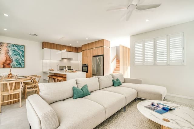 Five Bedroom Saltbush Luxury Home with Pool