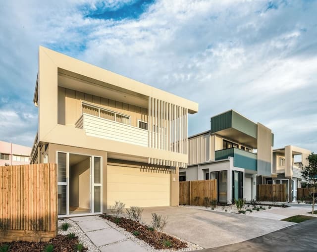Five Bedroom Saltbush Luxury Home with Pool