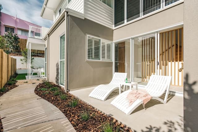 Five Bedroom Saltbush Luxury Home with Pool