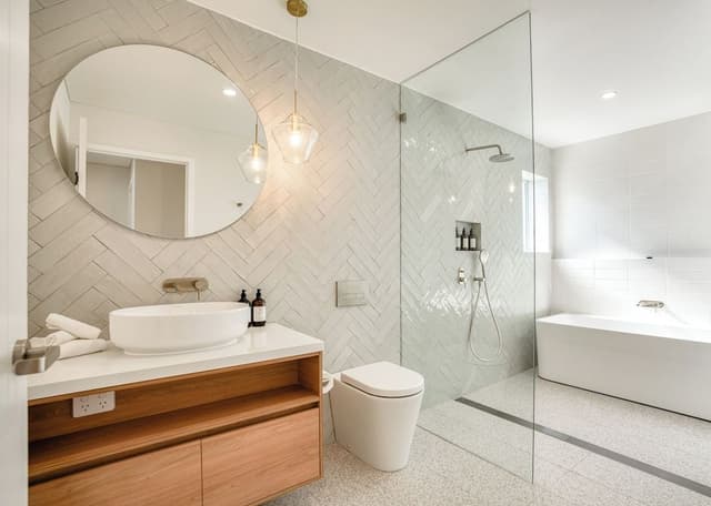 Five Bedroom Saltbush Luxury Home with Pool