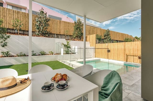 Five Bedroom Saltbush Luxury Home with Pool