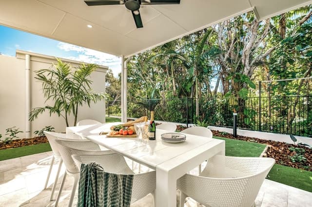 Four Bedroom Lily Luxury Home with Pool