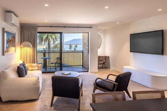 Beachfront Two Bedrooms (King)