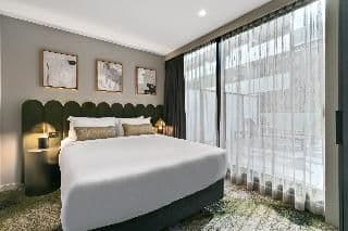 APARTMENT QUEEN SIZE BED