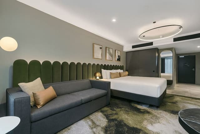 Accessible King Studio