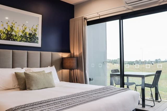 Luxury Apartment, Valley View