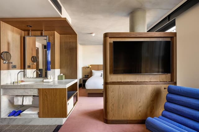 3 Bedroom Interconnecting Suite