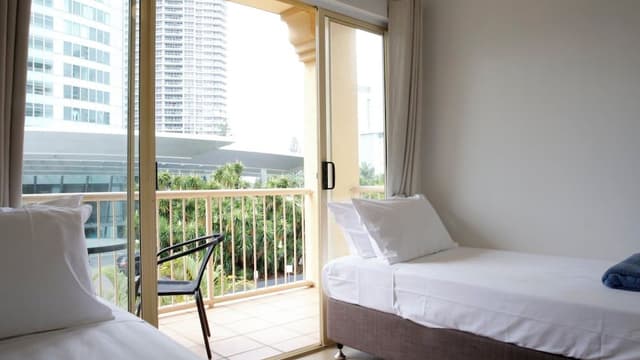 Single Beds/King Size with Balcony