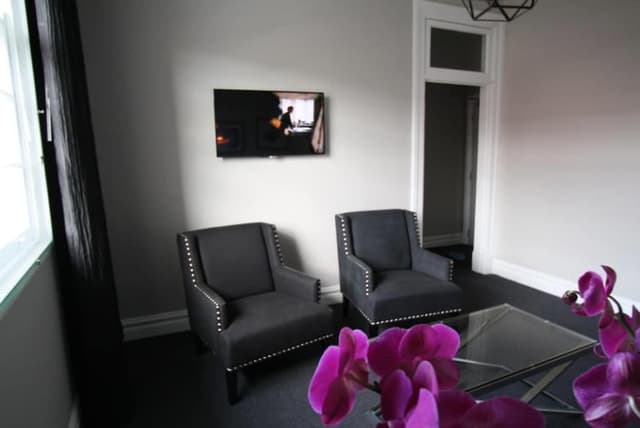 Deluxe Heritage King Suite