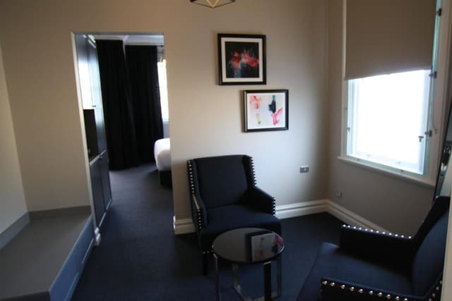 Junior Heritage King Suite