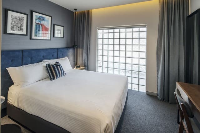 Standard Queen Room