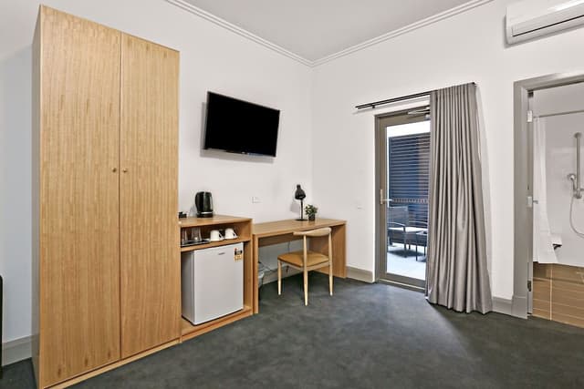 Deluxe Double Room, 1 King Bed, Accessible, Balcony