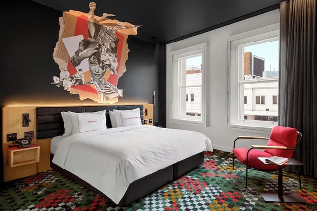 Room (Large King)