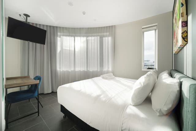 Studio Suite, City View