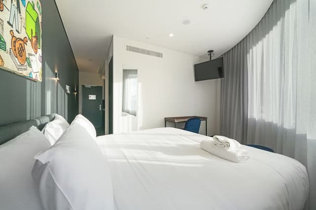 Studio Suite, City View