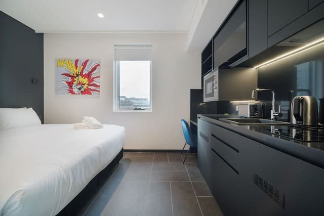 Studio Suite, City View