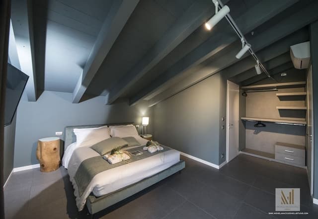 Luxury Suite, 1 Queen Bed, Non Smoking, Mountain View
