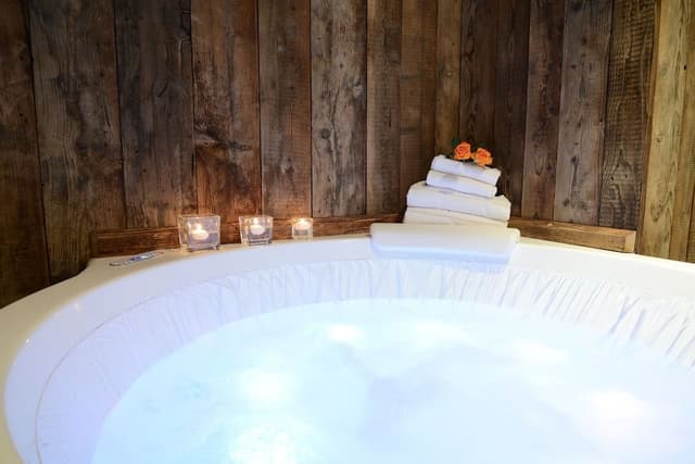 Suite, Jetted Tub