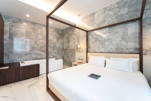 Suite, Jetted Tub, Terrace (Galleria)