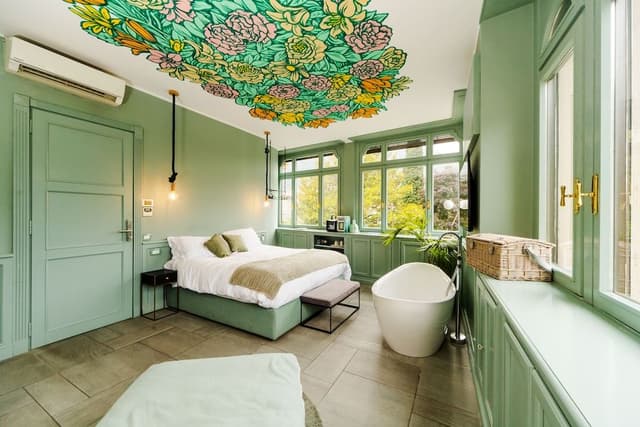 Suite, Lake View