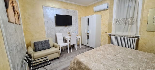 Classic Double Room, 1 Queen Bed, Private Bathroom