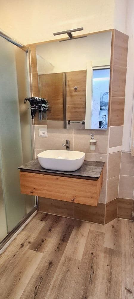 Classic Double Room, 1 Queen Bed, Private Bathroom