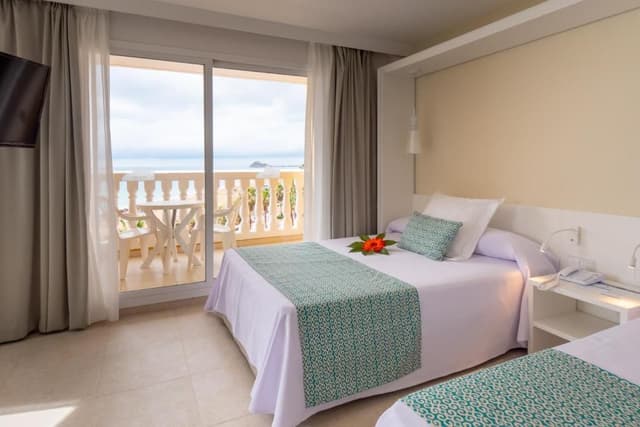 Habitación familiar con vista mar