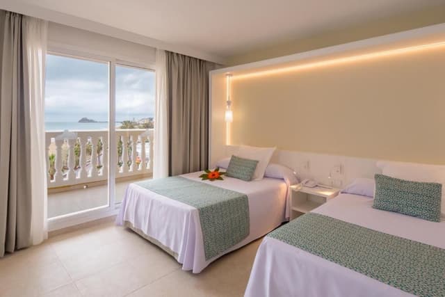 Habitación familiar con vista mar