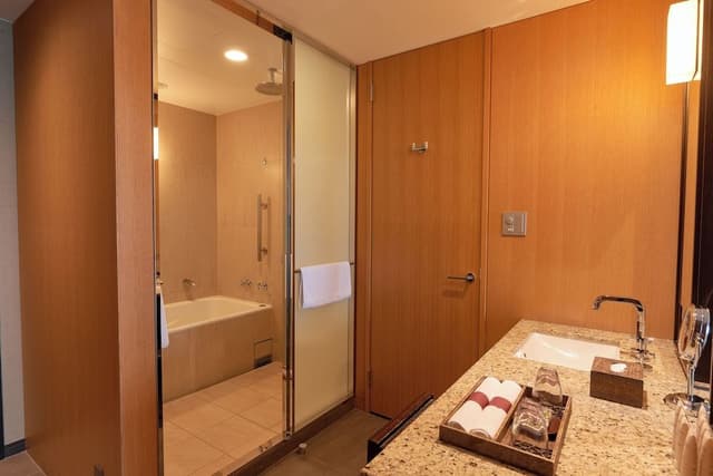 Club Twin Room, Non Smoking, City View, with Club Lounge access