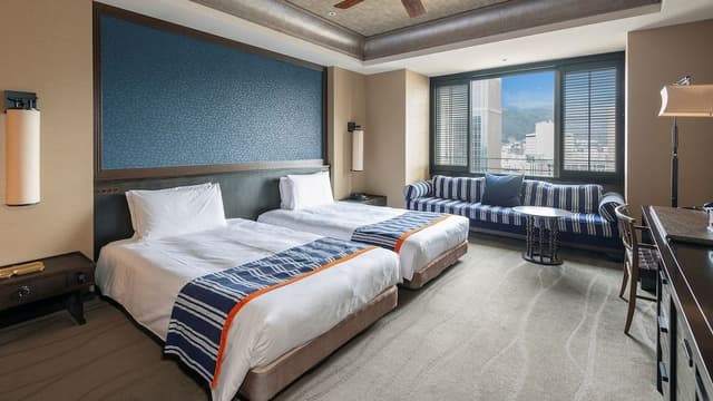 Club Twin Room, Non Smoking, City View, with Club Lounge access