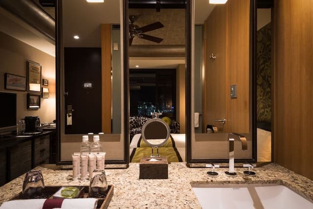 Club Twin Room, Non Smoking, City View, with Club Lounge access
