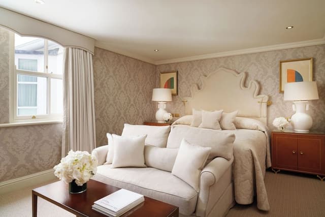 Deluxe Room (King/Twin)