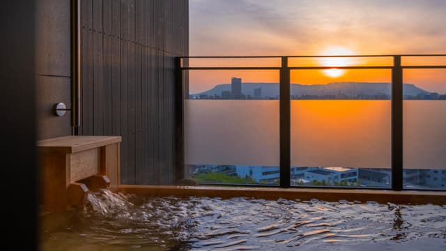 (Natural hot spring) With open-air bath [Japanese-Western style room] Premium semi-suite