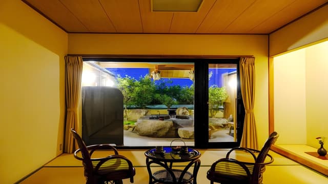 (Natural hot spring) Rock open-air bath [Japanese-style room]