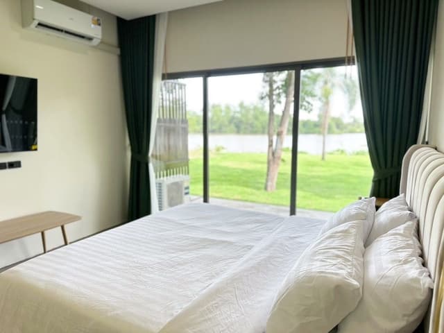 Deluxe River View