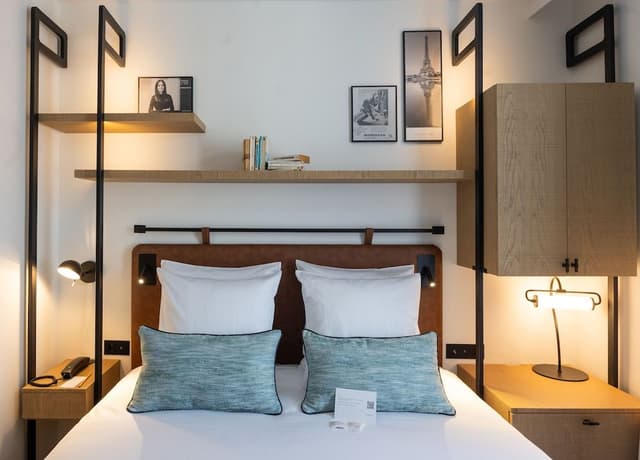 Connecting Room