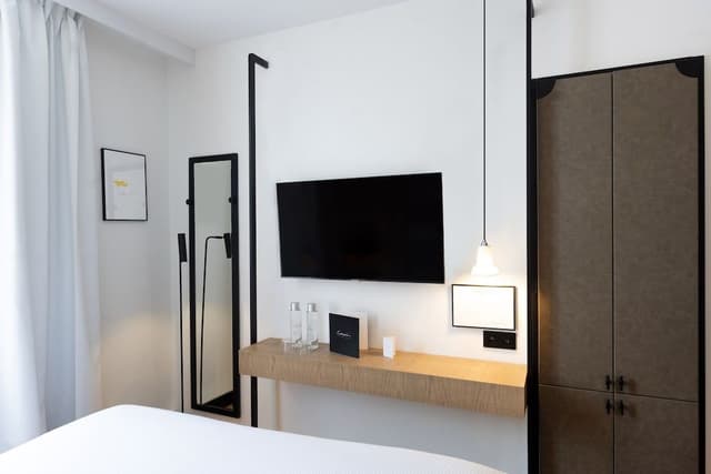 Connecting Room